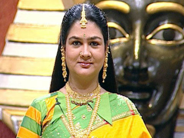 నవ్వుల పాలైంది