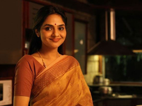 శివగామి పాత్రలో రమ్యకృష్ణ అద్భుతంగా