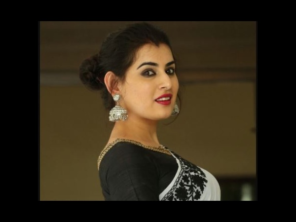 తొలి సెలబ్రిటీగా అర్చన