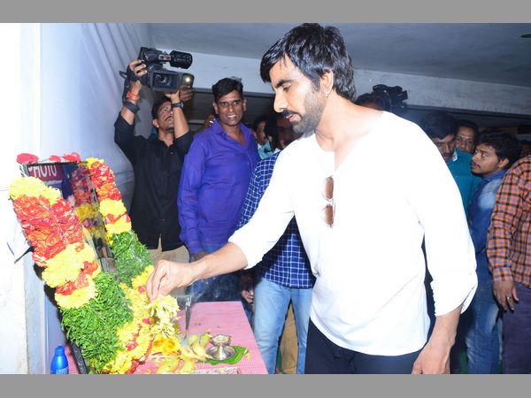 ఆచారం ప్రకారమే అంత్యక్రియలకు రాలేదు