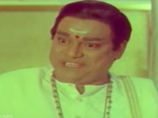 విజయవాడ స్టేషన్లో దాడి