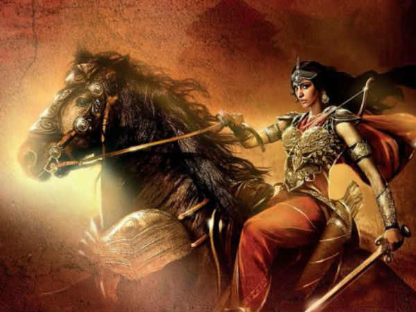 బాంబులా పేలిన శృతి నిష్క్రమణ