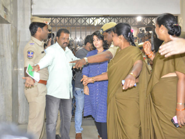మహిళా సిట్ అధికారులు