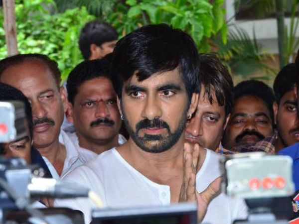 మీడియా కంటపడకుండా