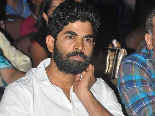 అతడి పేరు బయట పెట్టకుండా...
