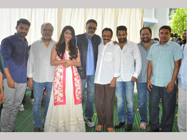 తెరవెనక