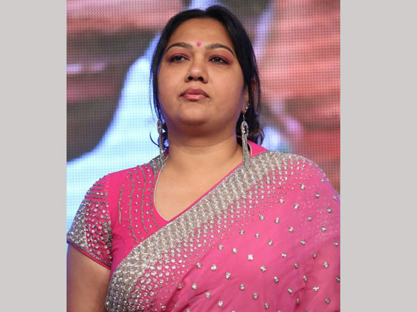 ప్రపంచం అంతా డబ్బు, సెక్స్ చుట్టూ