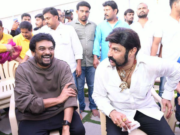 అభిమానులతో నిర్మాత ఆనంద ప్రసాద్-దర్శకుడు పూరి జగన్నాథ్ భేటీ