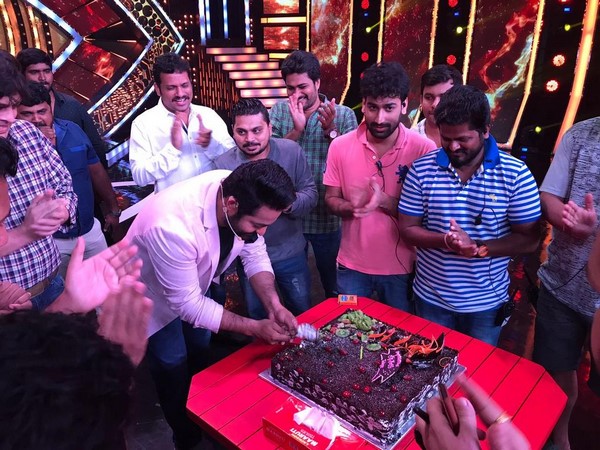 బిగ్ బాస్ టీం సంబరాలు