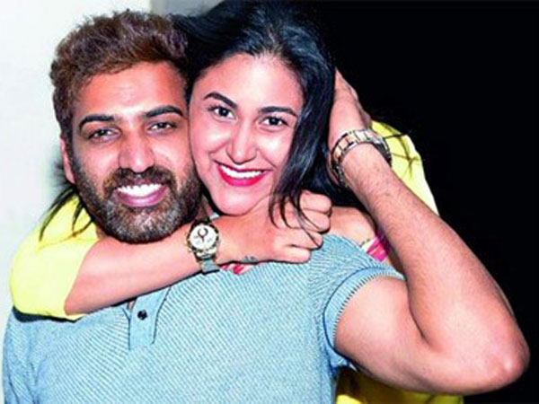 సినీ పక్కిలో వివాహం