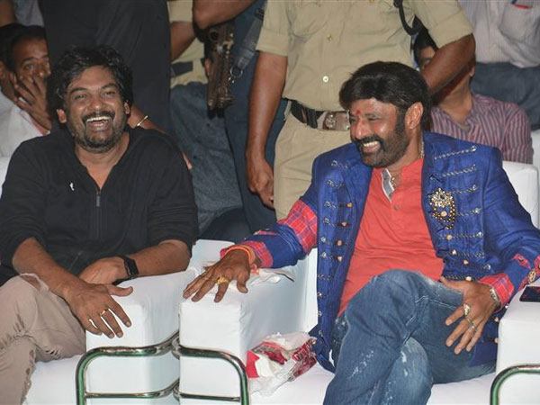 వాళ్లకు బౌన్సర్లు కావాలి.