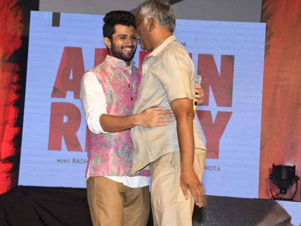 ముద్దు పెట్టుకుంటే నీదేంబోయిందయ్యా?