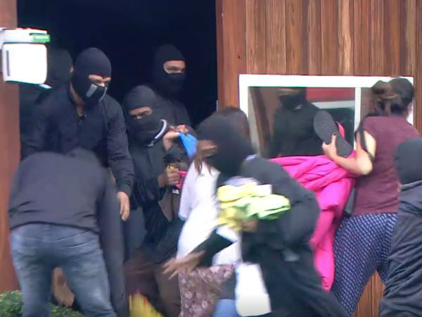 దోమల ముఠా ఆక్రమణలోకి బిగ్ బాస్ ఇల్లు