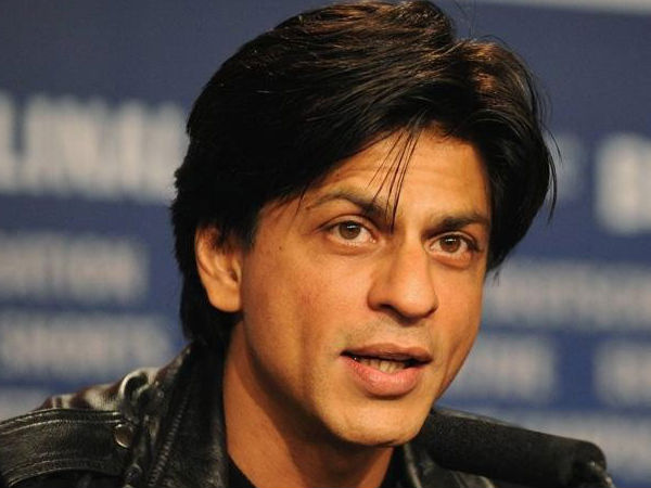 Shah Rukh Khan injures back on his way to Kolkata Shah Rukh Khan injures back on his way to Kolkata