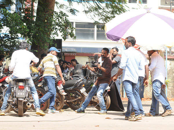 లిప్ లాక్ లకు టేక్ లు ఎన్ని తీసుకున్నారు?