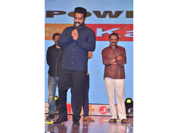 అందుకే పదాలు ఏరుకుంటున్నాను