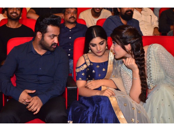 మూడు పాత్రలు, 38 షాట్లు
