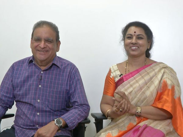 తల్లిదండ్రులతో అర్చన