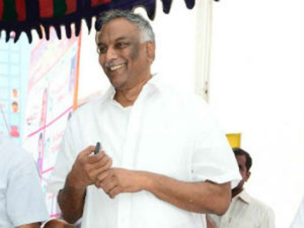 ఎవడో గొట్టం గాడు అంట...