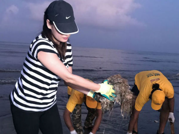 Morning After Ganesh Visarjan, Dia Mirza Helps Clean Juhu Beach Morning After Ganesh Visarjan, Dia Mirza Helps Clean Juhu Beach