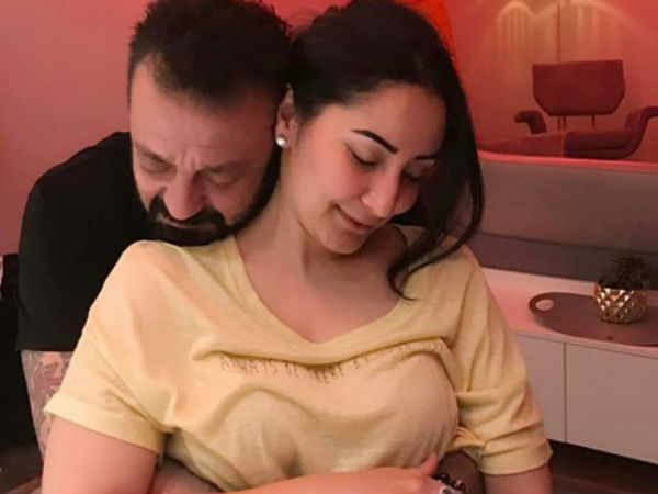 Sanjay Dutt hugs His Wife Manyata Sanjay Dutt hugs His Wife Manyata