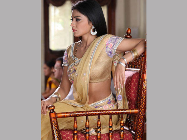 Heroine Shriya serious on Netizens Heroine Shriya serious on Netizens