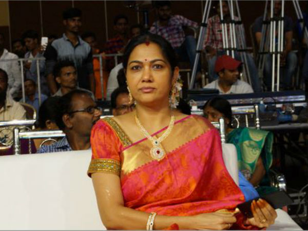 మహిళలను వెబ్సైట్లు టార్గెట్..
