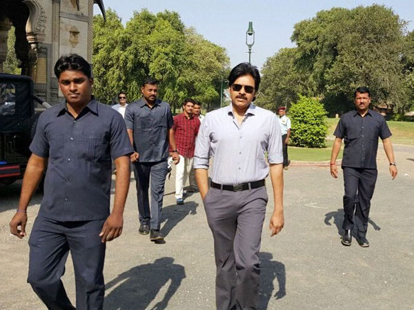 బౌన్సర్లు చేయిచేసుకొన్నారు
