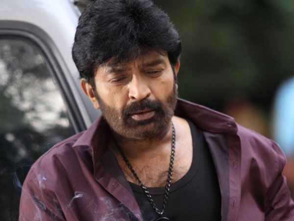 ఎవరితో సరిగా మాట్లాడటం లేదు