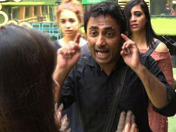 డబ్బు కోసం అర్థనగ్నంగా డాన్సులు