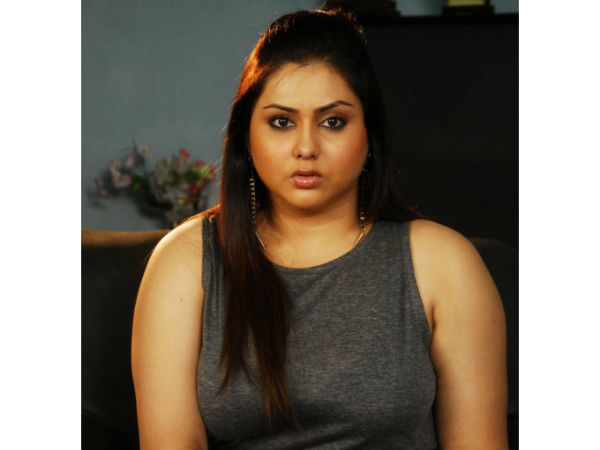 60 ఏళ్ల సీనియర్ నటుడితో ప్రేమాయణం