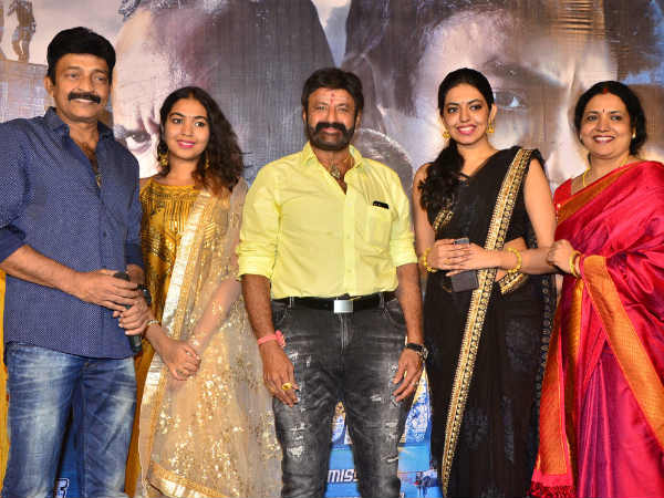 కూతుళ్లను స్టేజీ పైకి పిలిపించిన రాజశేఖర్