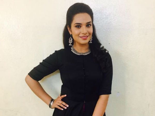 ప్రభుత్వం నిర్వహించే కార్యక్రమాల్లో ఇలానా?