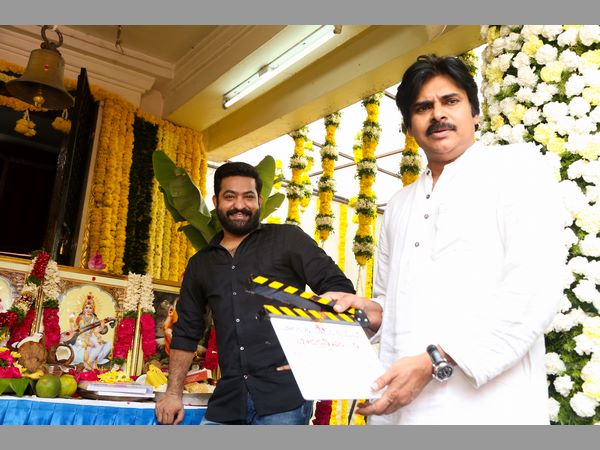 క్లాప్ కొట్టిన్ పవన్ కళ్యాణ్