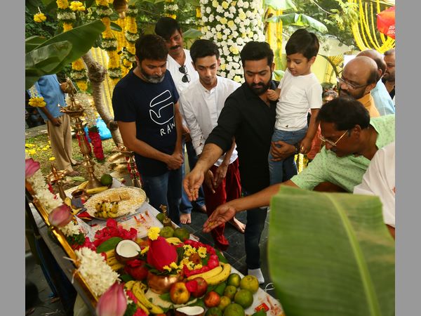 జై ఎన్టీఆర్ అంటూ హోరెత్తించిన ఫ్యాన్స్