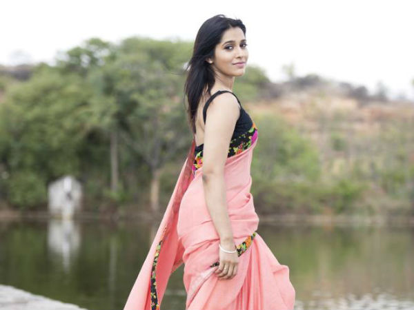 నెక్ట్స్ నువ్వేలో గ్లామర్గా
