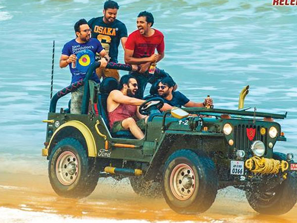 చిత్ర కథ తొలిభాగంలో..