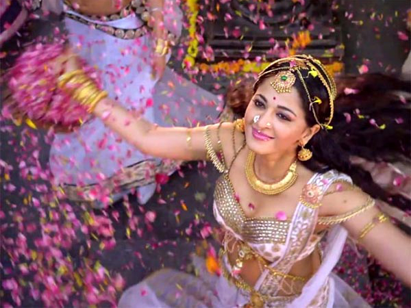భారీ బడ్జెట్తో