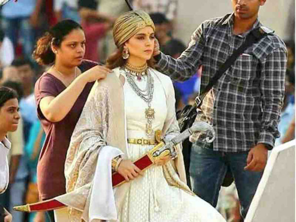 ఝాన్సీ లక్ష్మీభాయ్గా చీరకట్టులో