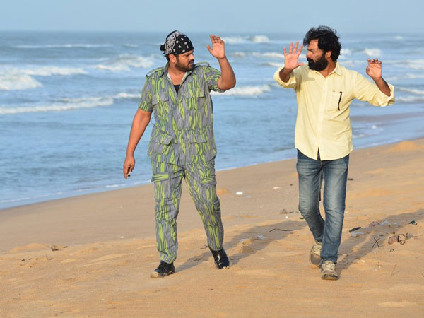దర్శకుడు అజయ్ ఈ కథను