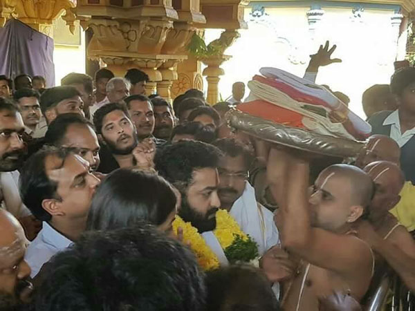 అభిమానికి గాయాలు
