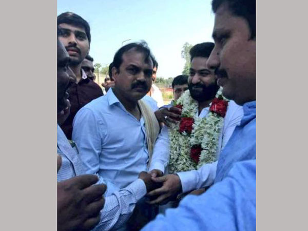 ఉదయం నుంచి ఆలయం వద్ద