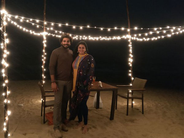 బీచ్ దగ్గర క్యాండిల్ లైట్ డిన్నర్