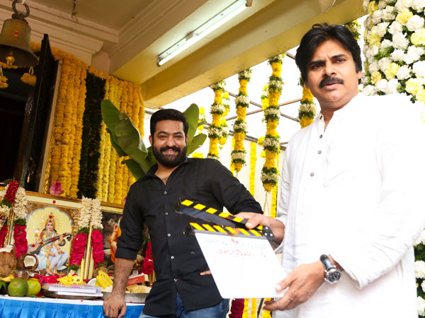 పవన్ కల్యాణ్ క్లాప్ కొట్టి..