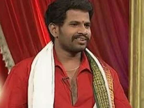 ఫొటోలో ఫ్యాన్స్ అనే పదం వాడారు