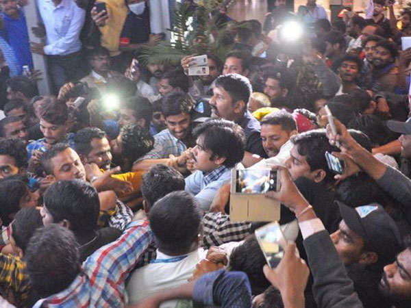 పవన్కు ఘన స్వాగతం