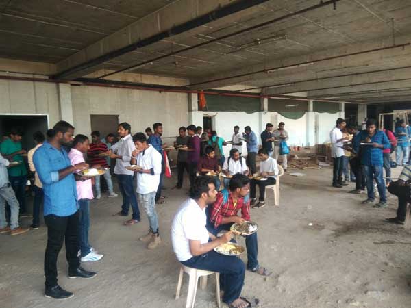 అభిమానులకు విందు