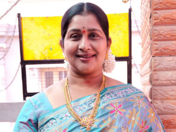 కవిత వాడితో తిరుగుతుందంటారు.