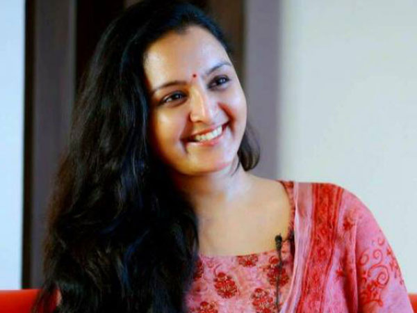 మొదటి భార్య మంజు వారియర్