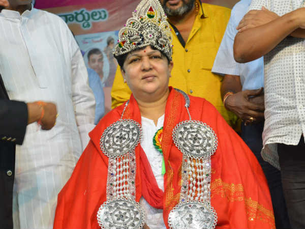 సిల్వర్ క్రౌన్ అవార్డుపై జయ